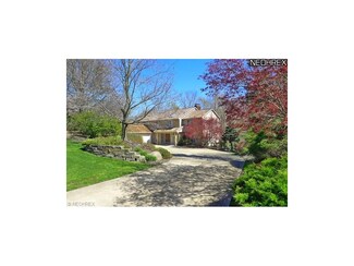 13 Pepper Creek Dr, Cleveland, OH 44124