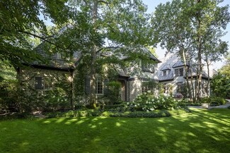 300 Keystone Ct, Glencoe, IL 60022