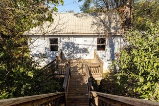853 B St, Waynesboro, VA 22980
