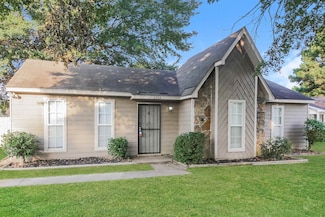 2563 Country Trail Dr, Memphis, TN 38133