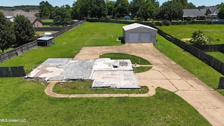 8090 Shelburne Ln E, Southaven, MS 38672