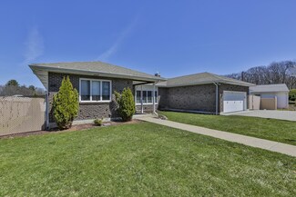 33 Country Club Rd, Stoneham, MA 02180