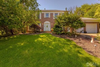 4 Lori Dr, Kendall Park, NJ 08824