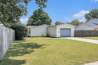 738 N Twyckenham Dr, South Bend, IN 46617