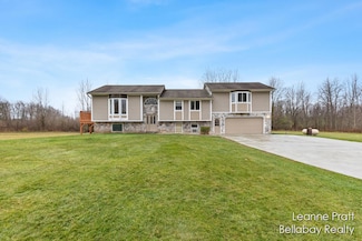 108 13th St, Plainwell, MI 49080