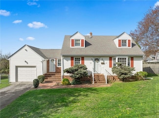 204 Robert Gray Ave, Tiverton, RI 02878