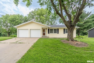 807 18th St, Rapids City, IL 61278