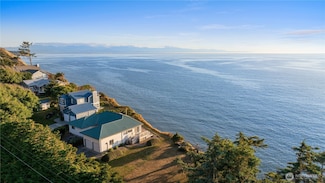 2377 W Beach Rd, Oak Harbor, WA 98277