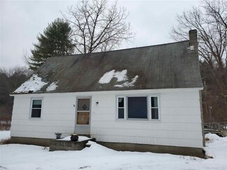 1154 W River Rd, Brattleboro, VT 05301