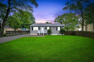 36 Flintlock Dr, Shirley, NY 11967