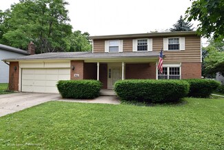 902 S Jefferson St, Batavia, IL 60510