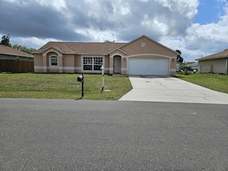 570 Ontario St NW, Palm Bay, FL 32907