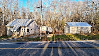 914 S Main St, Solon, ME 04979