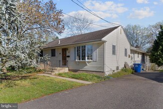 52 5th Ave, Maple Shade, NJ 08052