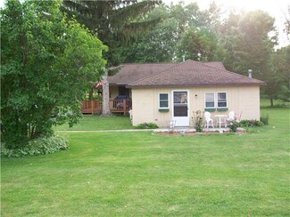 9264 Robbins Rd, Le Roy, NY 14482