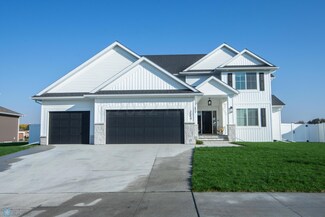 3554 Grandwood Dr N, Fargo, ND 58102