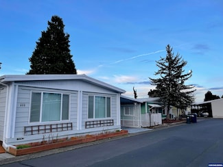 1800 Lakewood Ct, Eugene, OR 97402