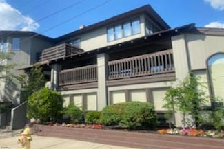 19 S Gladstone Ave, Margate City, NJ 08402