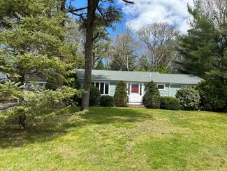 20 Lester Cir, Centerville, MA 02632