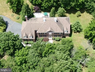 5 Roosevelt Ave, Pennington, NJ 08534