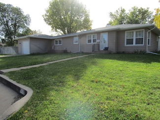 343 W 7th St, Chadron, NE 69337