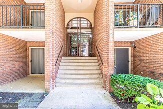 3352 Woodburn Rd Unit 13, Annandale, VA 22003