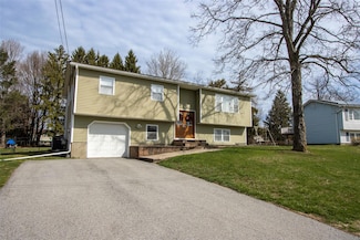 108 Parkdale Dr, New Windsor, NY 12553