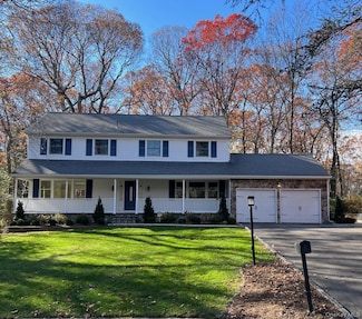 43 Edcris Ln, Huntington, NY 11743