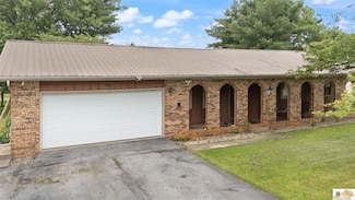 603 Crestview Dr, Cave City, KY 42127