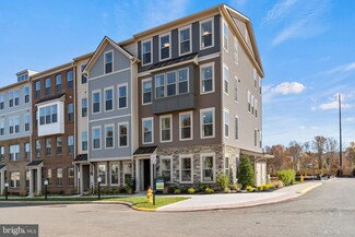 818B Ambrose Ln, Manassas Park, VA 20111