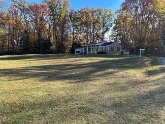 13078 Hill Top Dr, Ashland, VA 23005