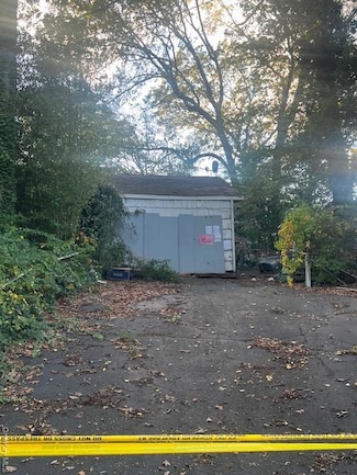 9 Woodland Rd, Miller Place, NY 11764