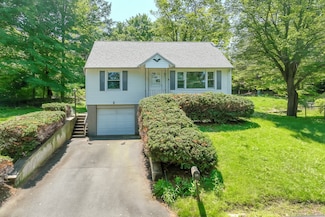 510 Sylvan Lake Rd, Oakville, CT 06779