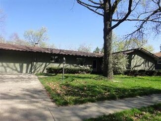1490 Easy St, Elgin, IL 60123