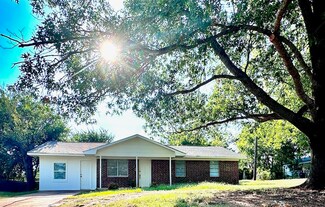 1215 Indiana St, Graham, TX 76450