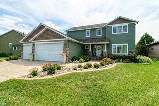 6105 27th St S, Fargo, ND 58104