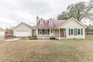 210 Lake Lillian Dr, Perry, GA 31069
