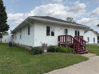 907 S Main St, Bicknell, IN 47512