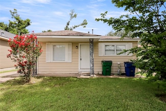 604 W Peach St, Angleton, TX 77515