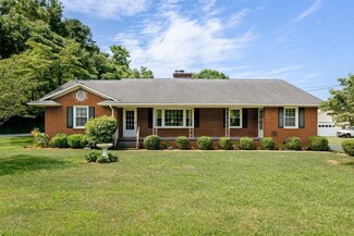 446 University Farm Rd, Stuarts Draft, VA 24477