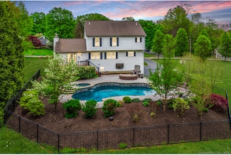 12 Jo Mar Dr, Sandy Hook, CT 06482