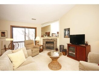 2594 2594 Moundsview Dr, Mounds View, MN 55112