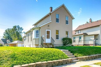 2003 Claussen St, Davenport, IA 52802
