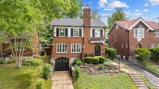 7424 University Dr, Saint Louis, MO 63130