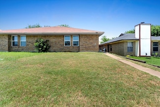 3407 Republic Dr, Forest Hill, TX 76140