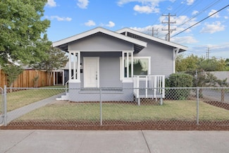124 W Frazier St, Lindsay, CA 93247