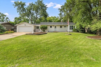23W500 Burdette Ave, Carol Stream, IL 60188