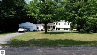 232 River Dr, Sterling, MI 48659