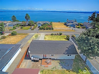 1530 Country Club Dr, Camano Island, WA 98282