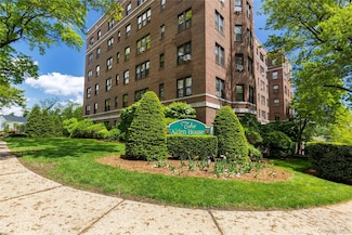 11 Alden Rd Unit 6L, Larchmont, NY 10538